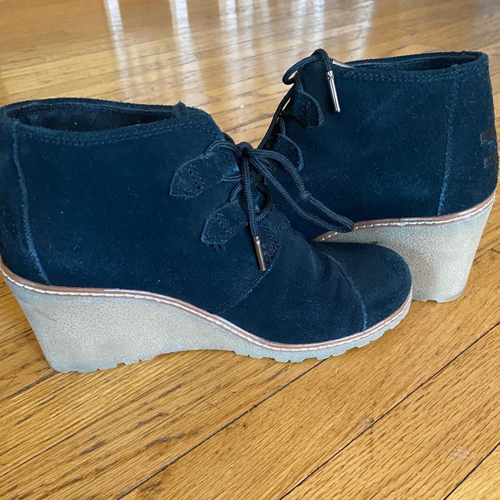 Toms Size 7 wedge ankle booties.
